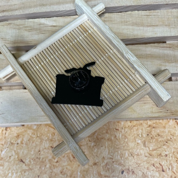 Courage the Cowardly Dog Pin - Picture 2 of 2